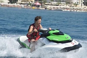 مودا بيتش فندق